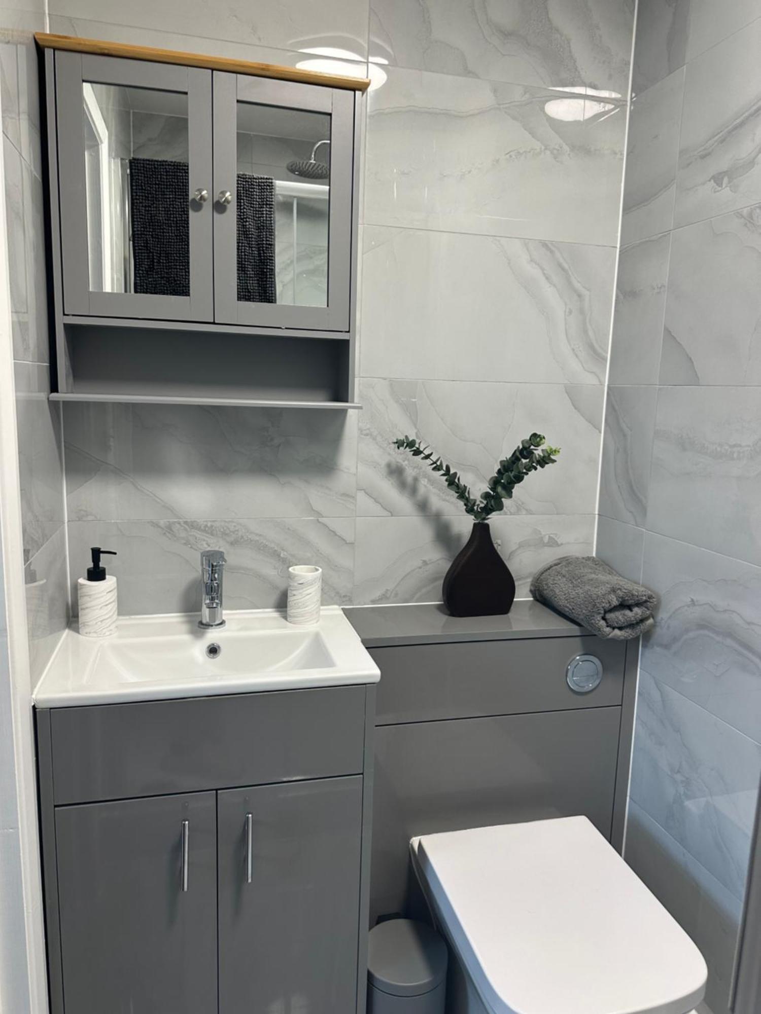New Apartment 2 Брентфорд Екстериор снимка